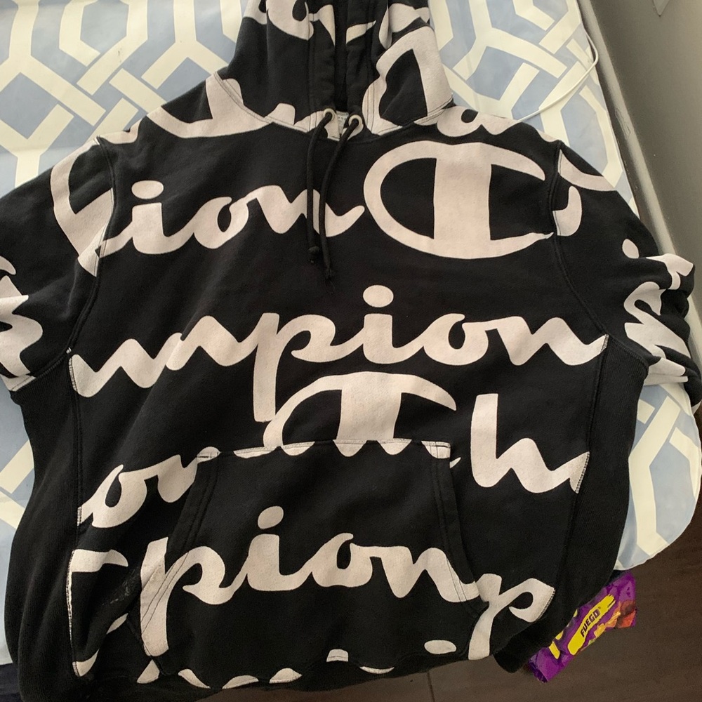 Champion hoodie medium
